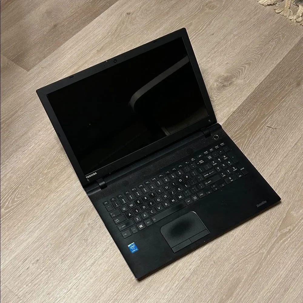 Toshiba C55-C5241 NO HDD, BAD BATTERY, FOR PARTS